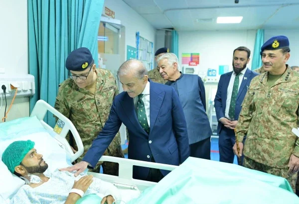 “آپریشن بنیان المرصوص: وزیرِاعظم کا زخمیوں کی عیادت، قوم کا اظہارِ یکجہتی”