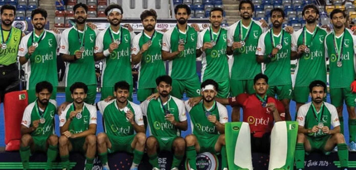 پاکستان ہاکی ٹیم کو پی ایس بی کا ’’سرپرائز‘‘ چیک، مالیت دیکھ کر کھلاڑی بھی حیران