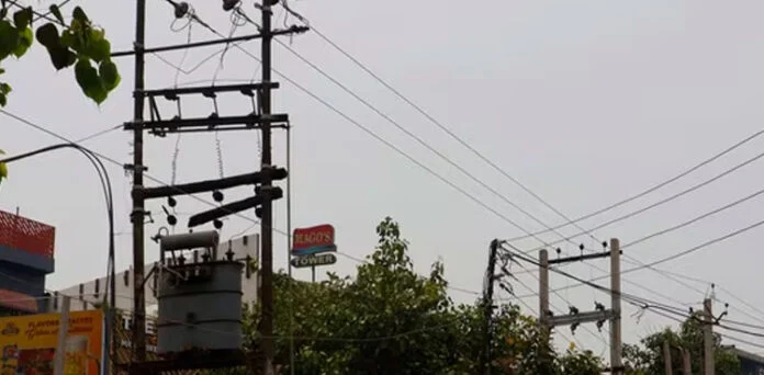 کراچی میں بارش کے بعد بجلی کا بحران شدت اختیار کر گیا، 350 سے زائد فیڈرز بند