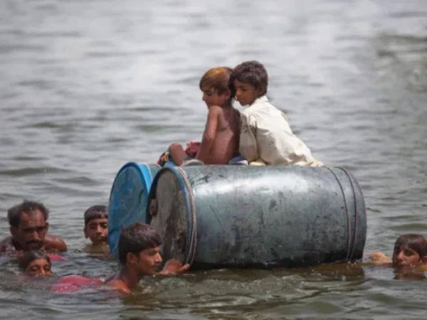 سندھ میں سیلاب سے بچاؤ کیلئے برطانیہ کی ہنگامی امداد سندھ میں سیلاب سے بچاؤ کیلئے برطانیہ کی ہنگامی امداد - اردو خبریں