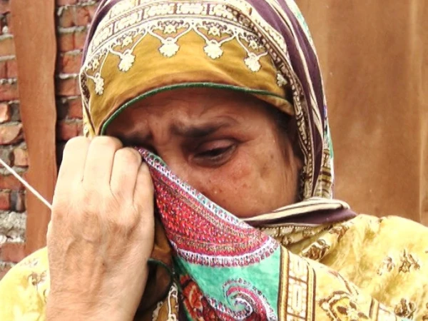 سیلاب سے تباہ حال ہاؤسنگ سوسائٹی: خوابوں کے گھر ویران کھنڈرات میں تبدیل، مکین قرضوں کے بوجھ تلے دب گئے سیلاب سے تباہ حال ہاؤسنگ سوسائٹی: خوابوں کے گھر ویران کھنڈرات میں تبدیل، مکین قرضوں کے بوجھ تلے دب گئے - اردو خبریں